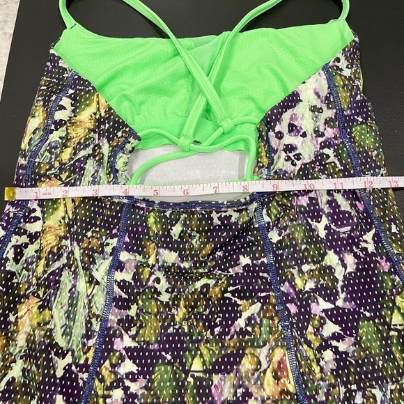 Lululemon Dancing Warrior Tank in Floral Sport White Multi / Pistachio - Picture 9 of 10